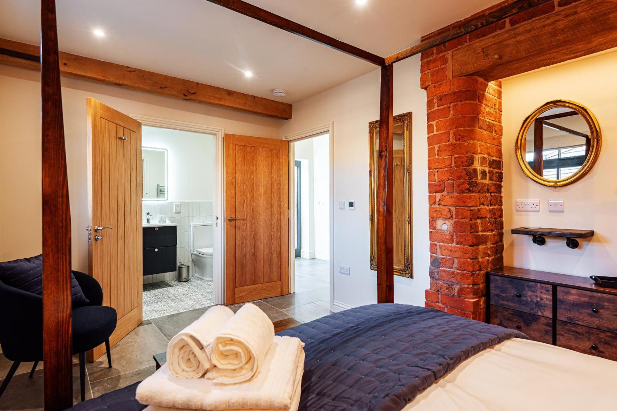 Villa Pigeon House - Unique Barn With Private Garden, Hot Tub And Wood Burner Shrewsbury Esterno foto
