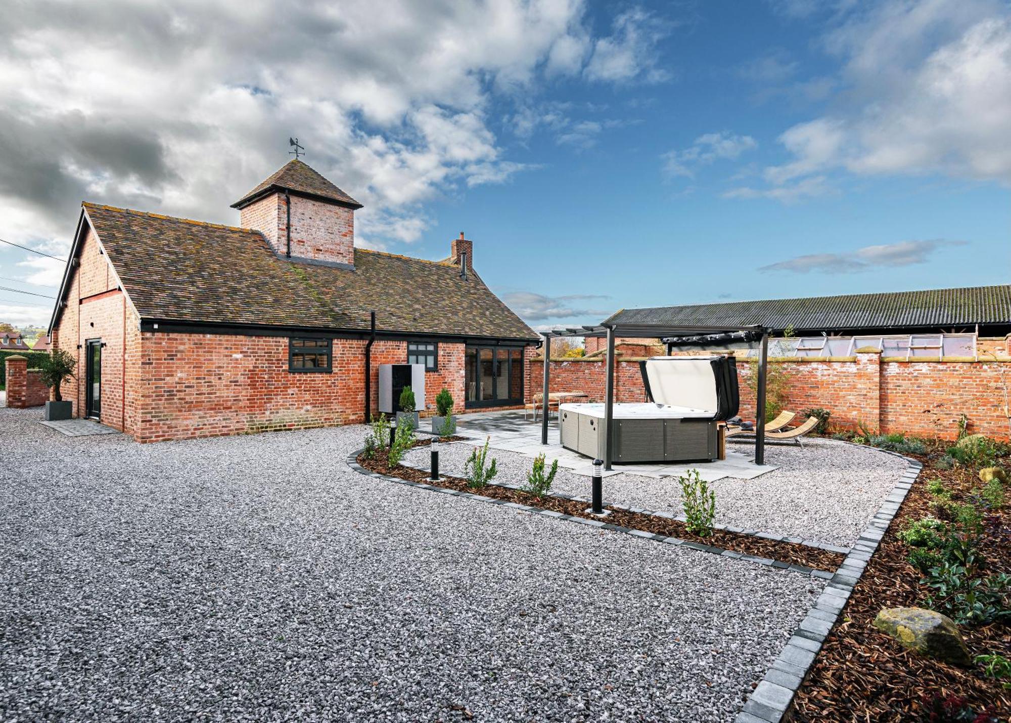 Villa Pigeon House - Unique Barn With Private Garden, Hot Tub And Wood Burner Shrewsbury Esterno foto