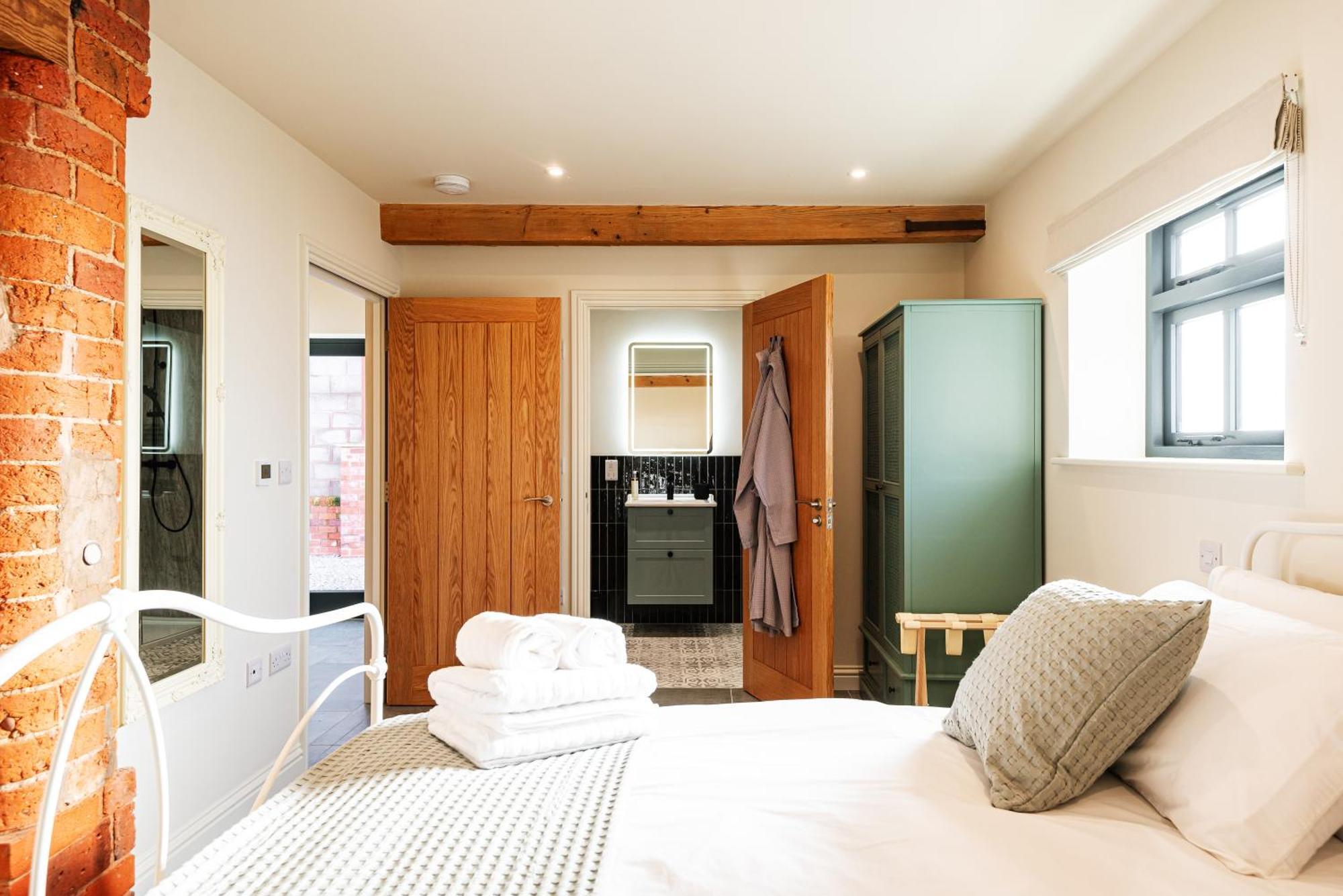 Villa Pigeon House - Unique Barn With Private Garden, Hot Tub And Wood Burner Shrewsbury Esterno foto